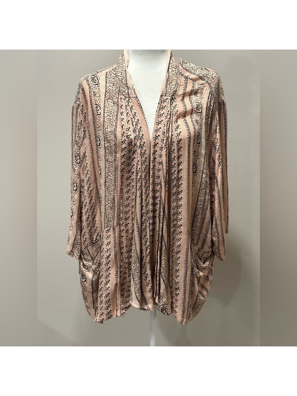 Ecoté Women’s Pink Cover Up Size Large